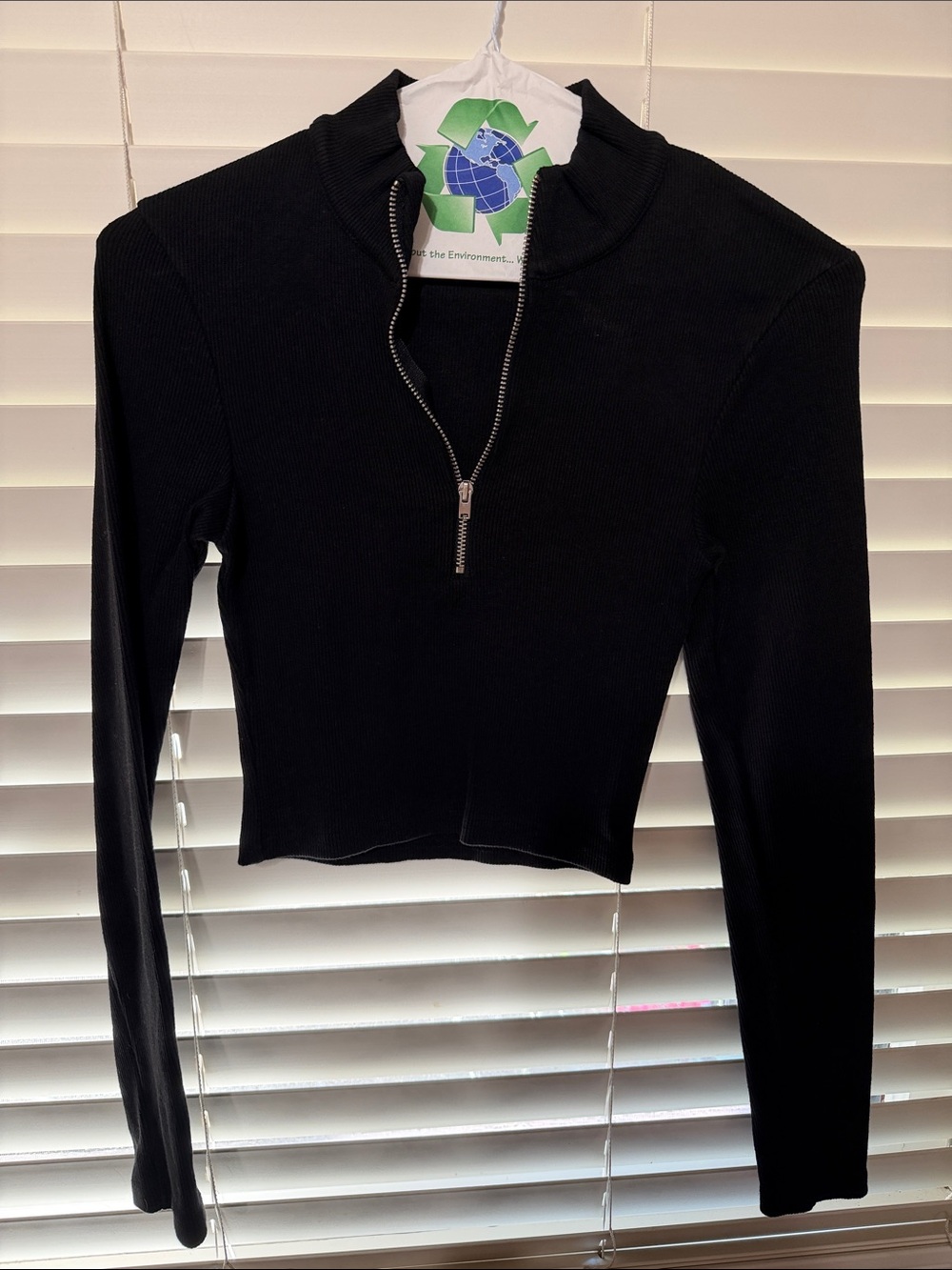 ZARA - WOMEN’S RIBBED HALF ZIP CROP LOMG SLEEVE TOP - SIZE S